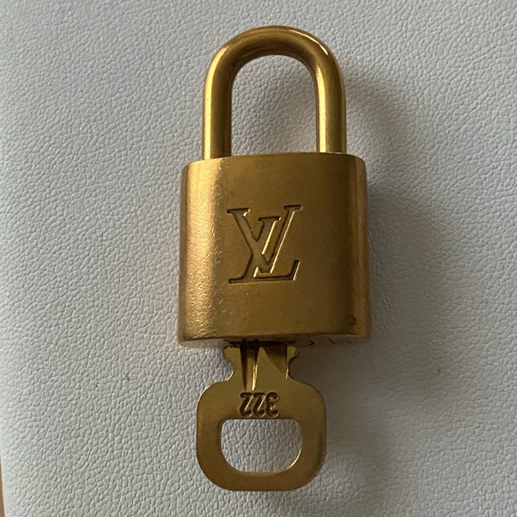 Authentic Louis Vuitton Lock with key 322 - Picture 2 of 5